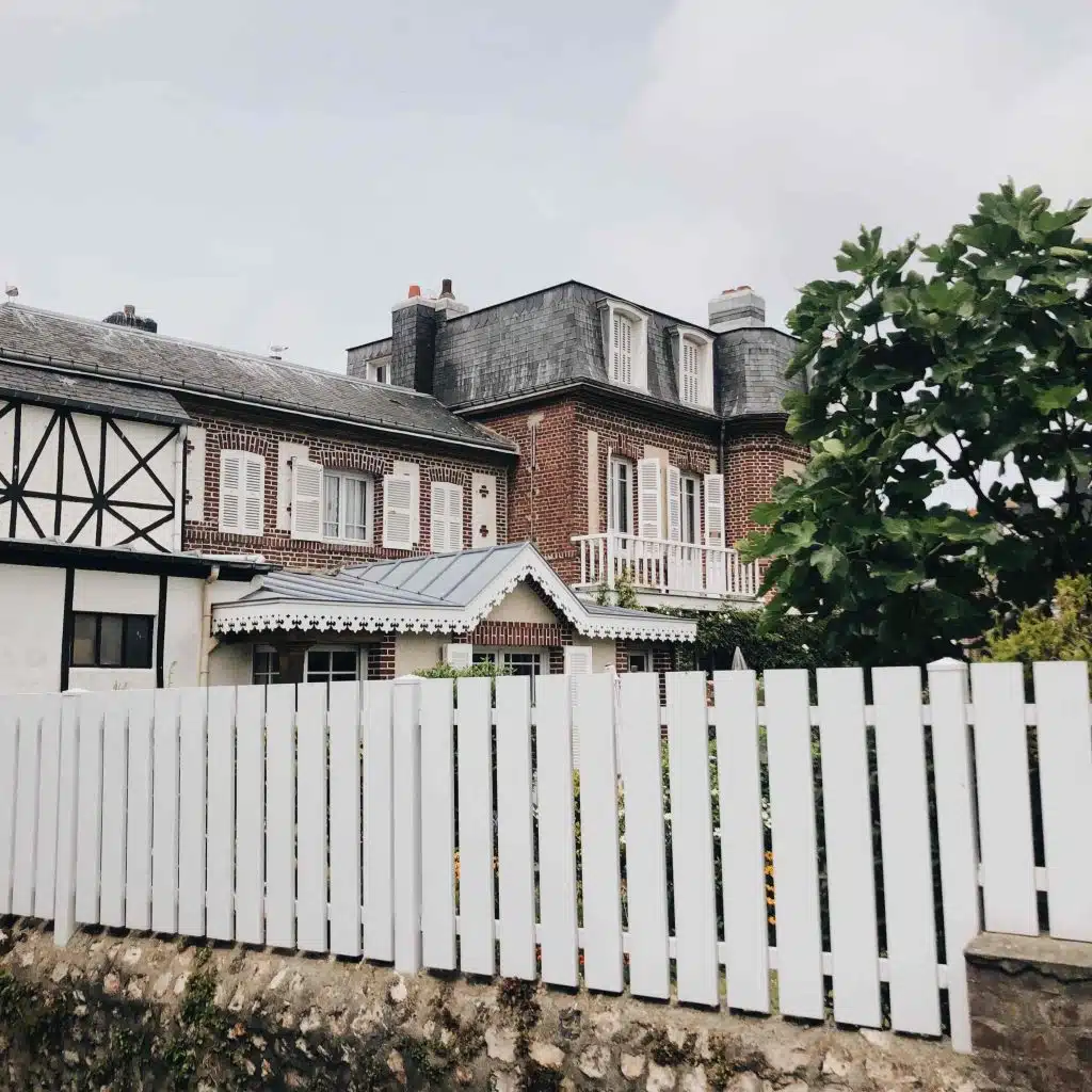 Showing a beautiful fence from a home built by London Fencing Contractors.